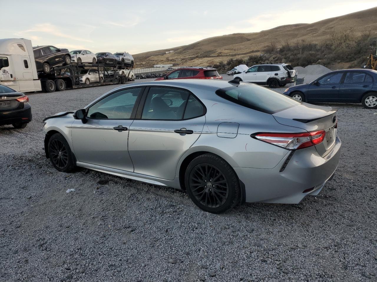 Toyota Camry Se Image 2