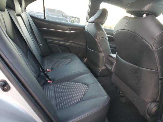 Toyota Camry Se Image 11