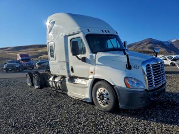  Salvage Freightliner Cascadia 1