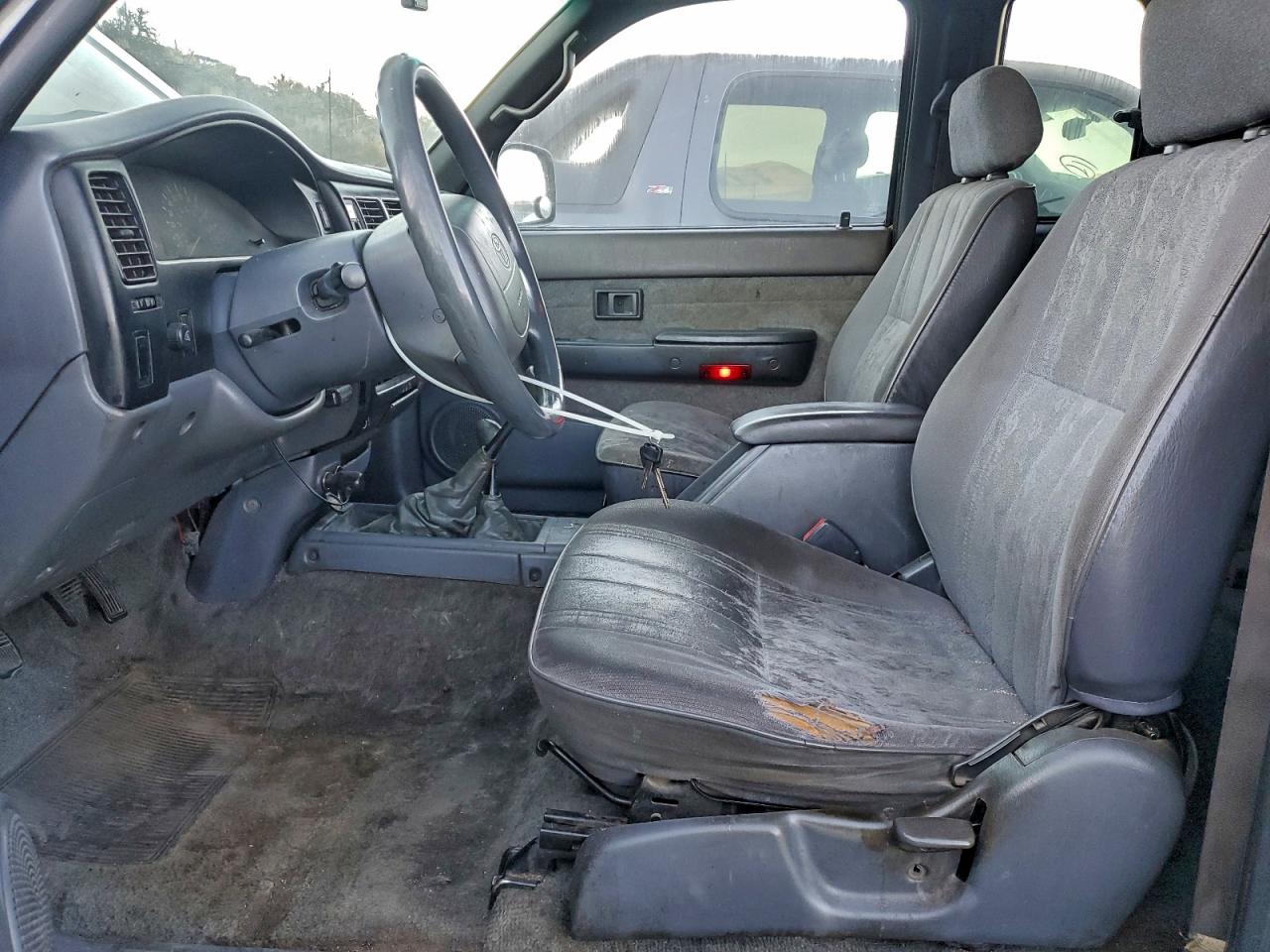 Toyota Tacoma Xtracab Image 9