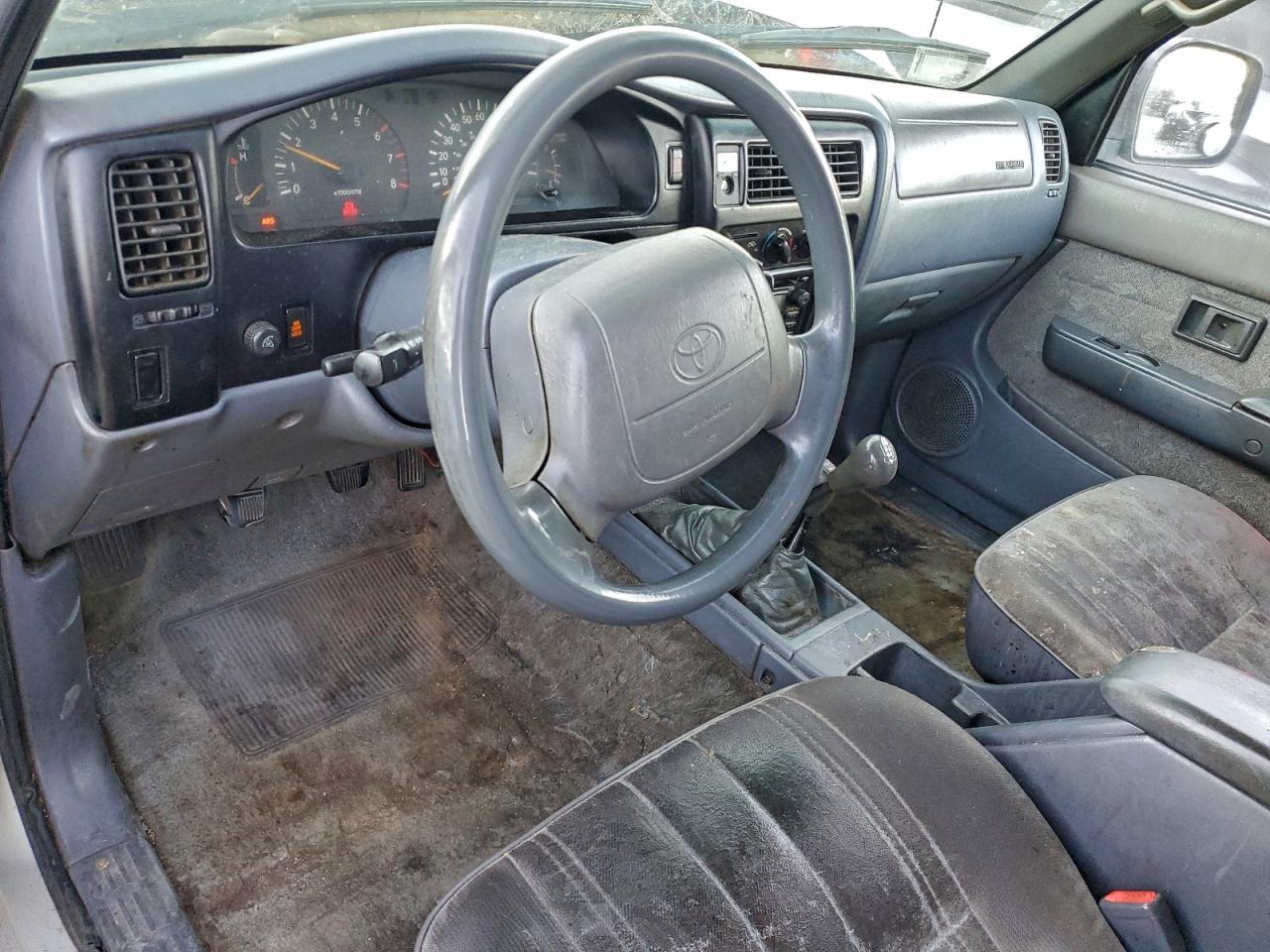 Toyota Tacoma Xtracab Image 8