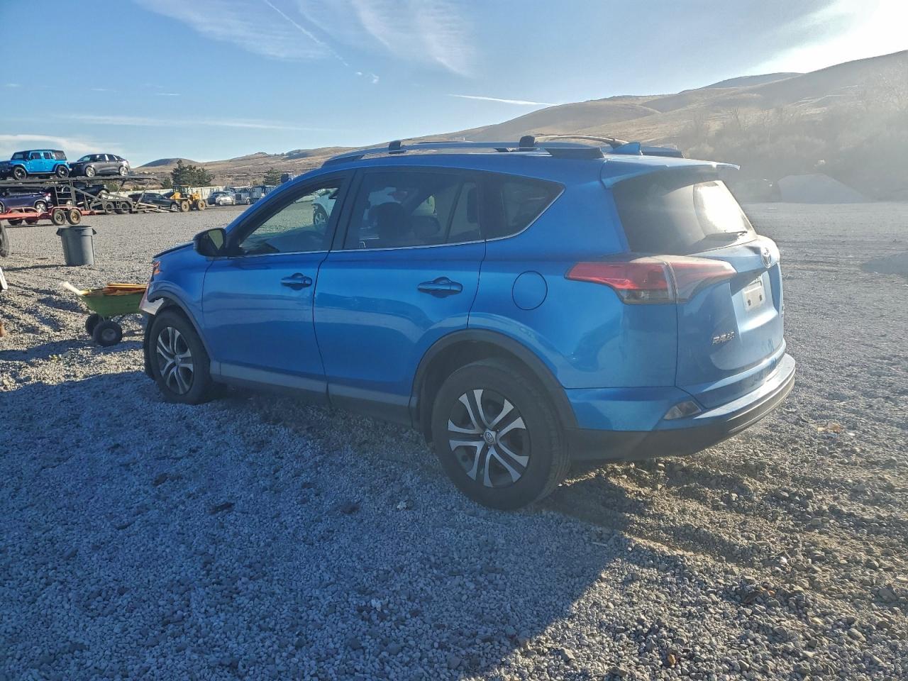 Toyota RAV4 Le Image 2