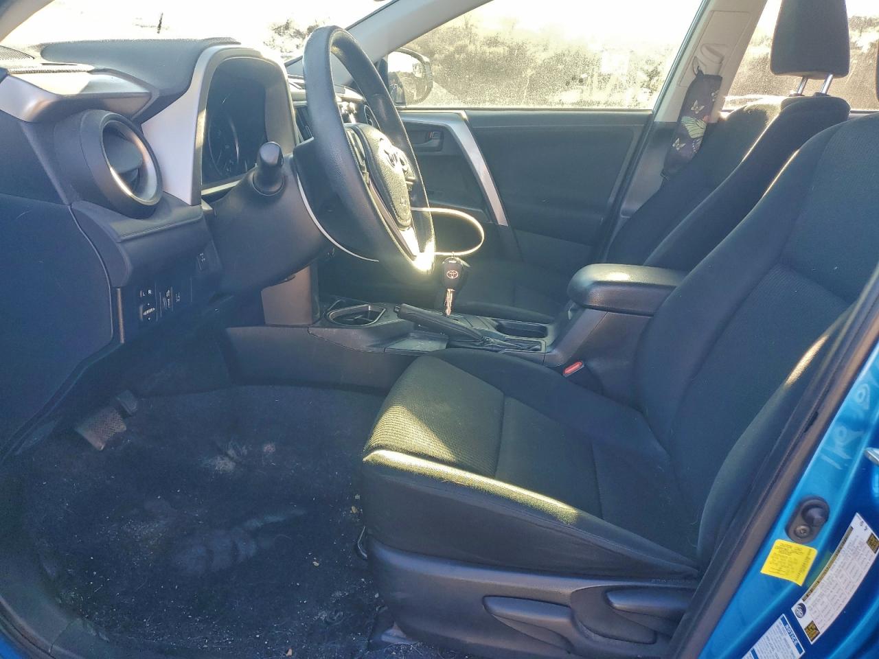 Toyota RAV4 Le Image 12