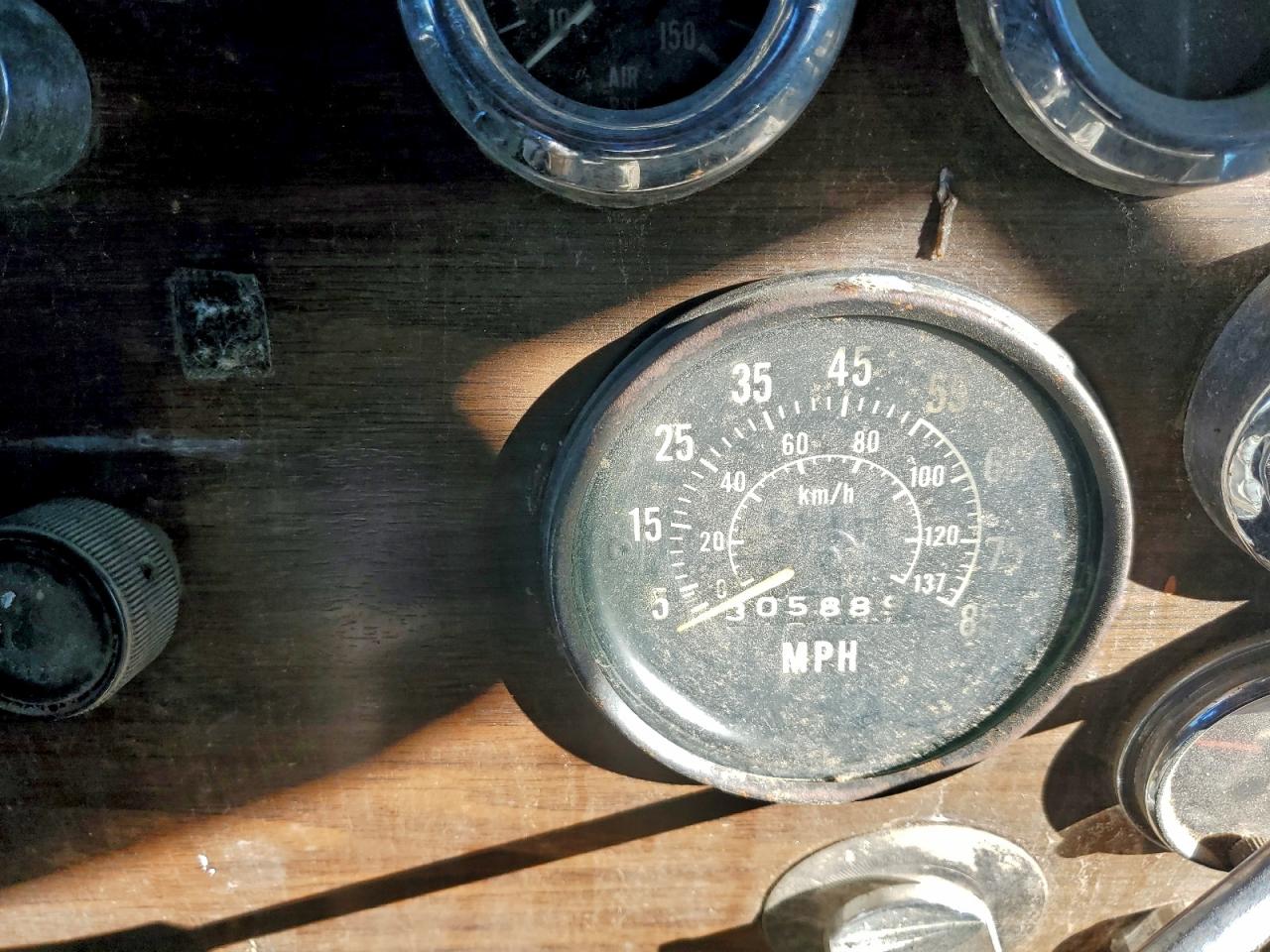 Peterbilt 382 Image 9