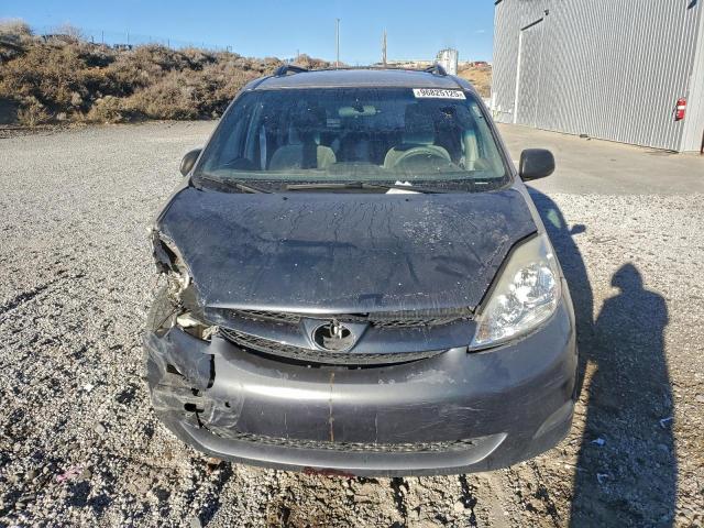 Toyota Sienna Ce Image 8