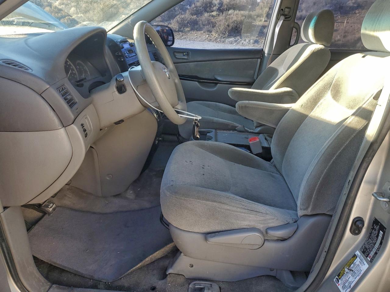 Toyota Sienna Ce Image 9