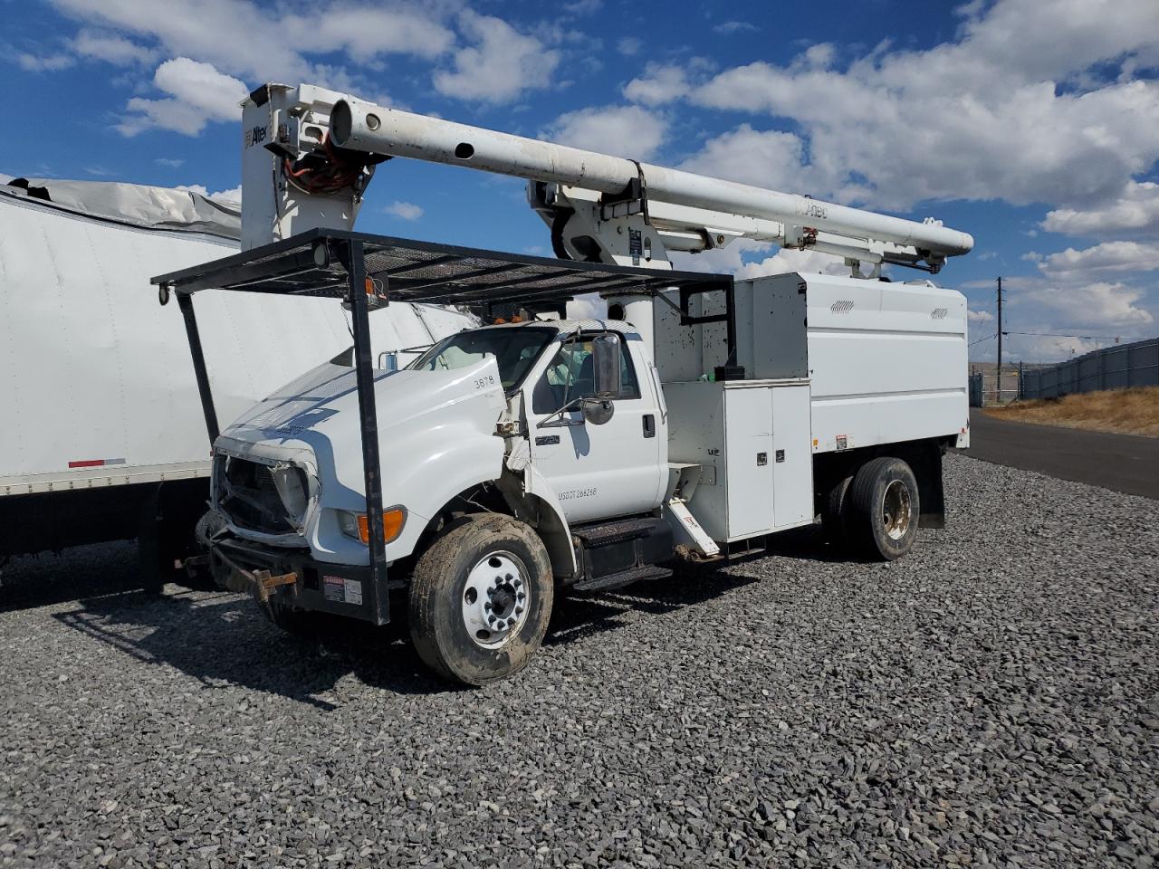 Ford F-750 Super Duty Image 1