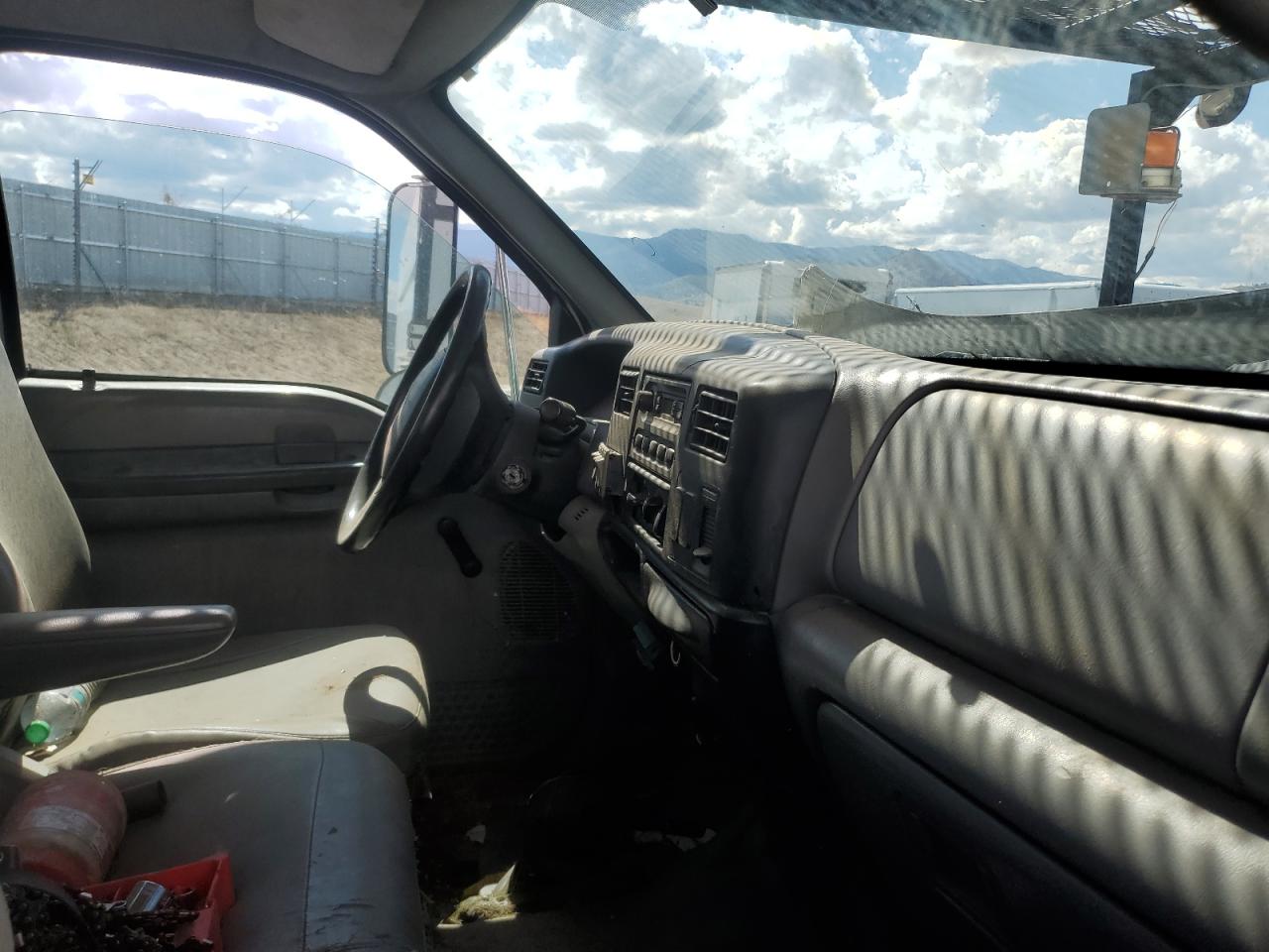 Ford F-750 Super Duty Image 4