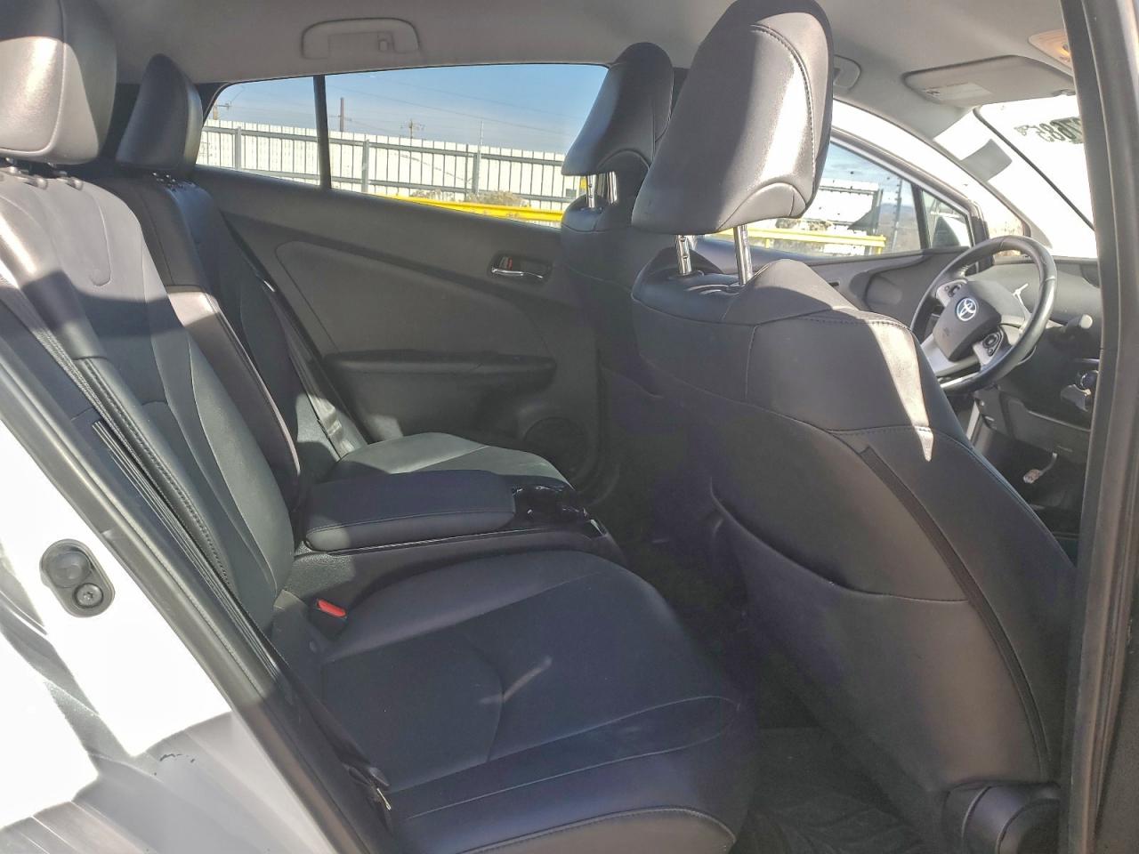 Toyota Prius Image 8