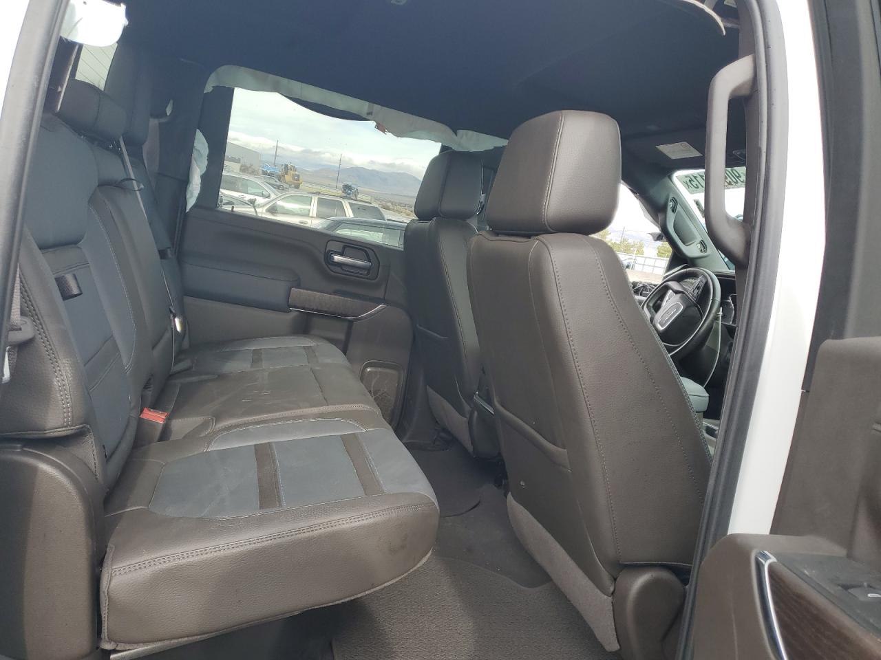 GMC Sierra K2500 Denali Image 8