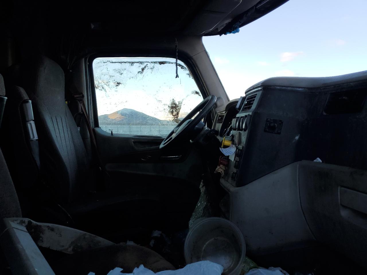 Peterbilt 579 Image 3