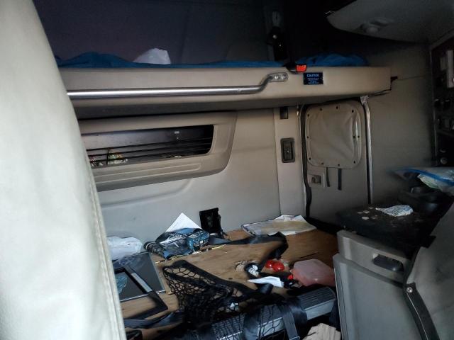 Peterbilt 579 Image 10