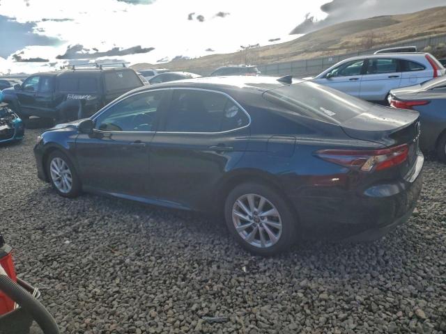 Toyota Camry Le Image 2