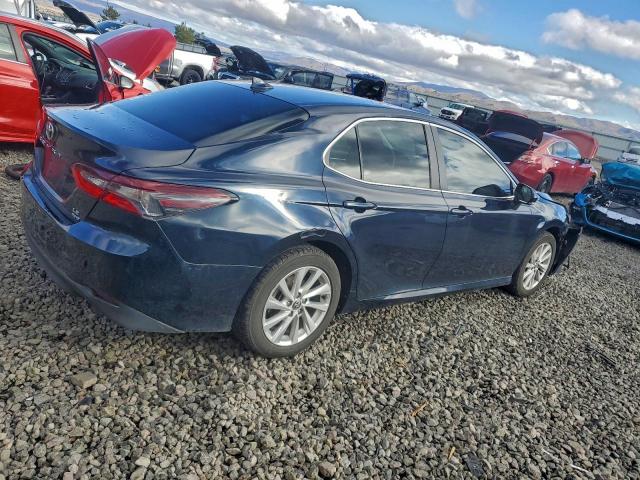 Toyota Camry Le Image 5