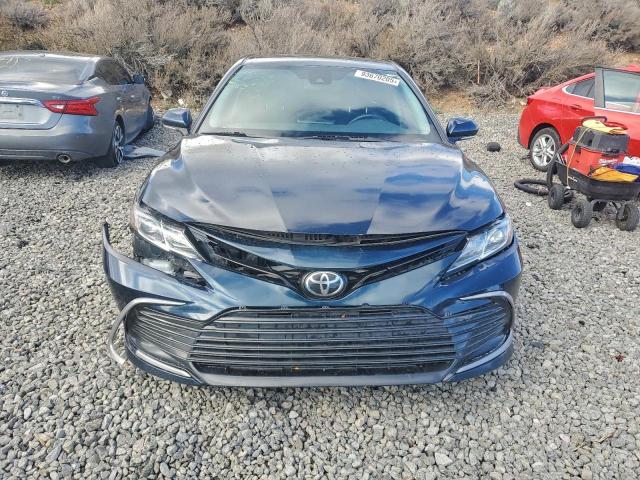 Toyota Camry Le Image 12