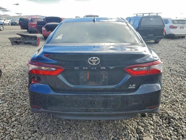 Toyota Camry Le Image 6