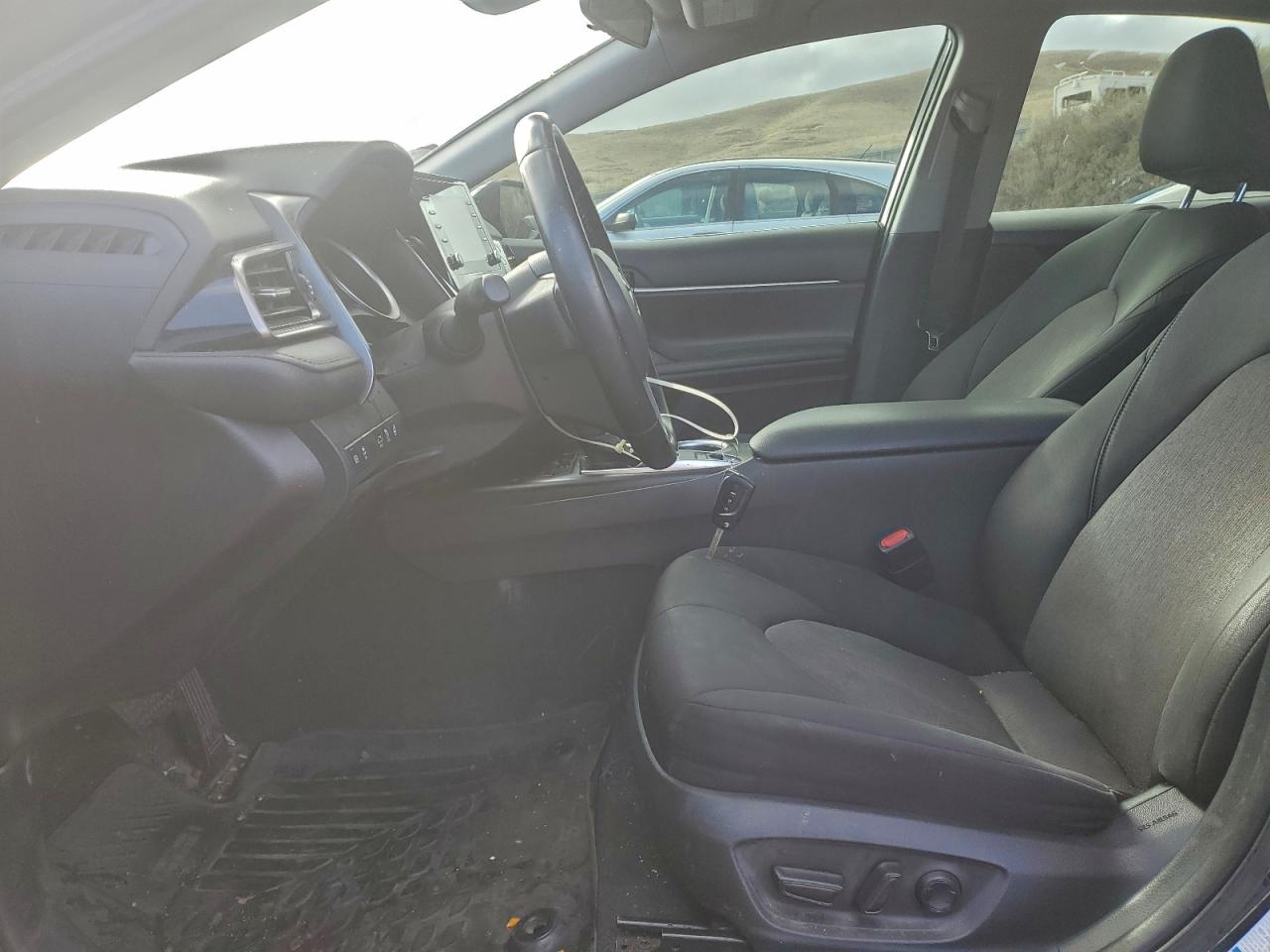 Toyota Camry Le Image 4