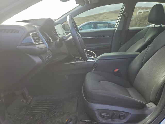 Toyota Camry Le Image 4