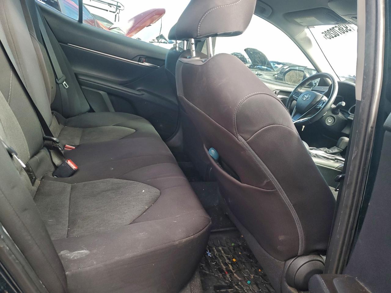 Toyota Camry Le Image 9