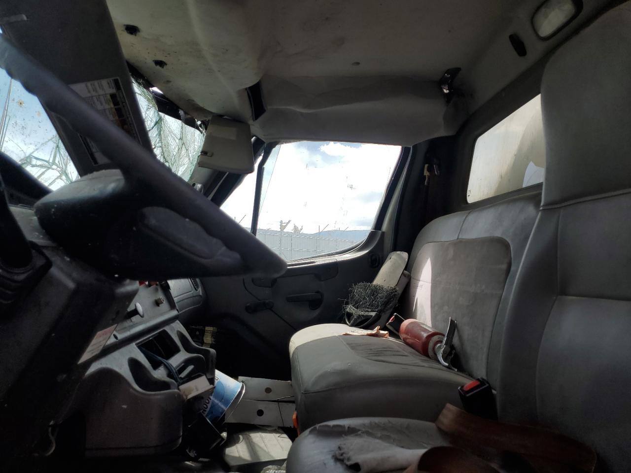 Freightliner M2 106 Medium Duty Image 5