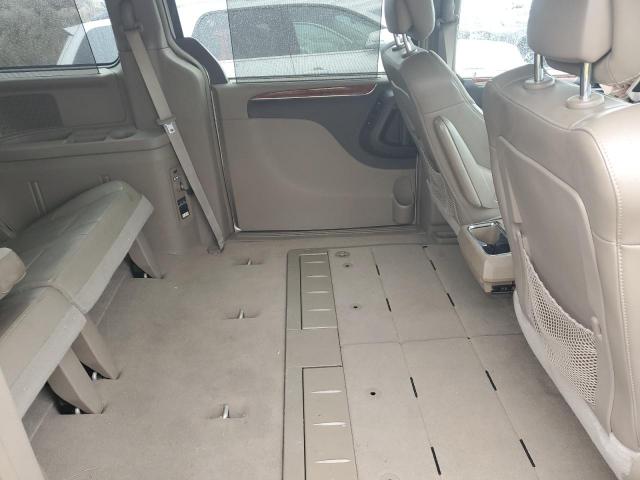 Chrysler Minivan Limited Platinum Image 10