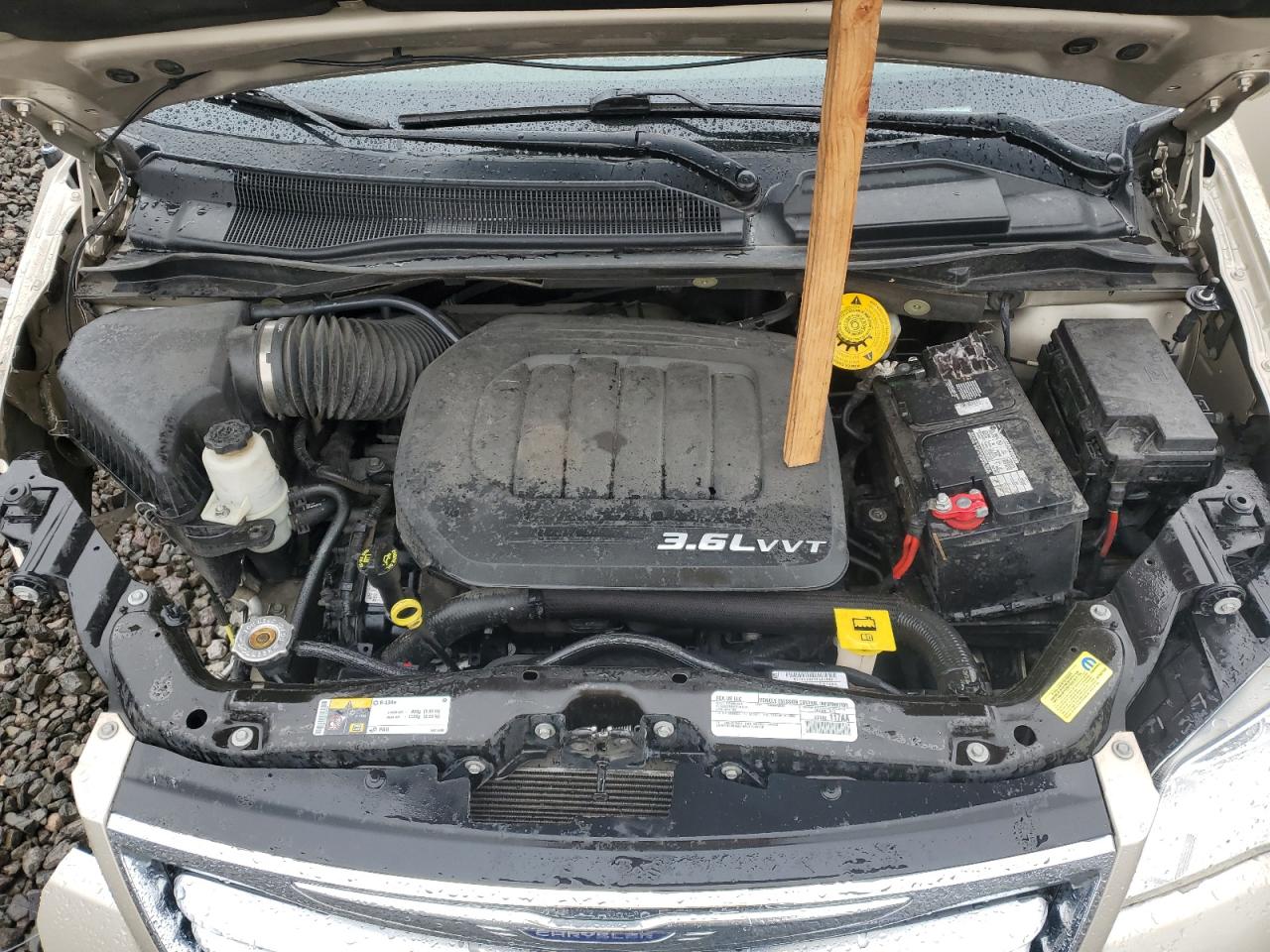 Chrysler Minivan Limited Platinum Image 5