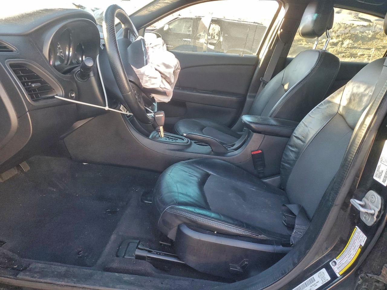 Chrysler 200 S Image 3