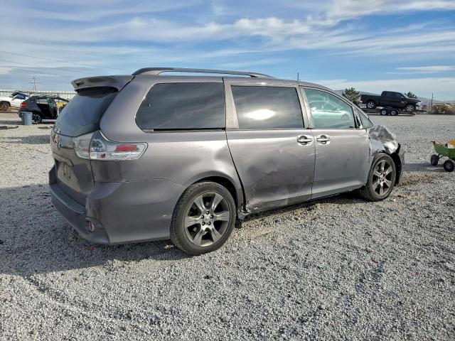 Toyota Sienna Sport Image 10