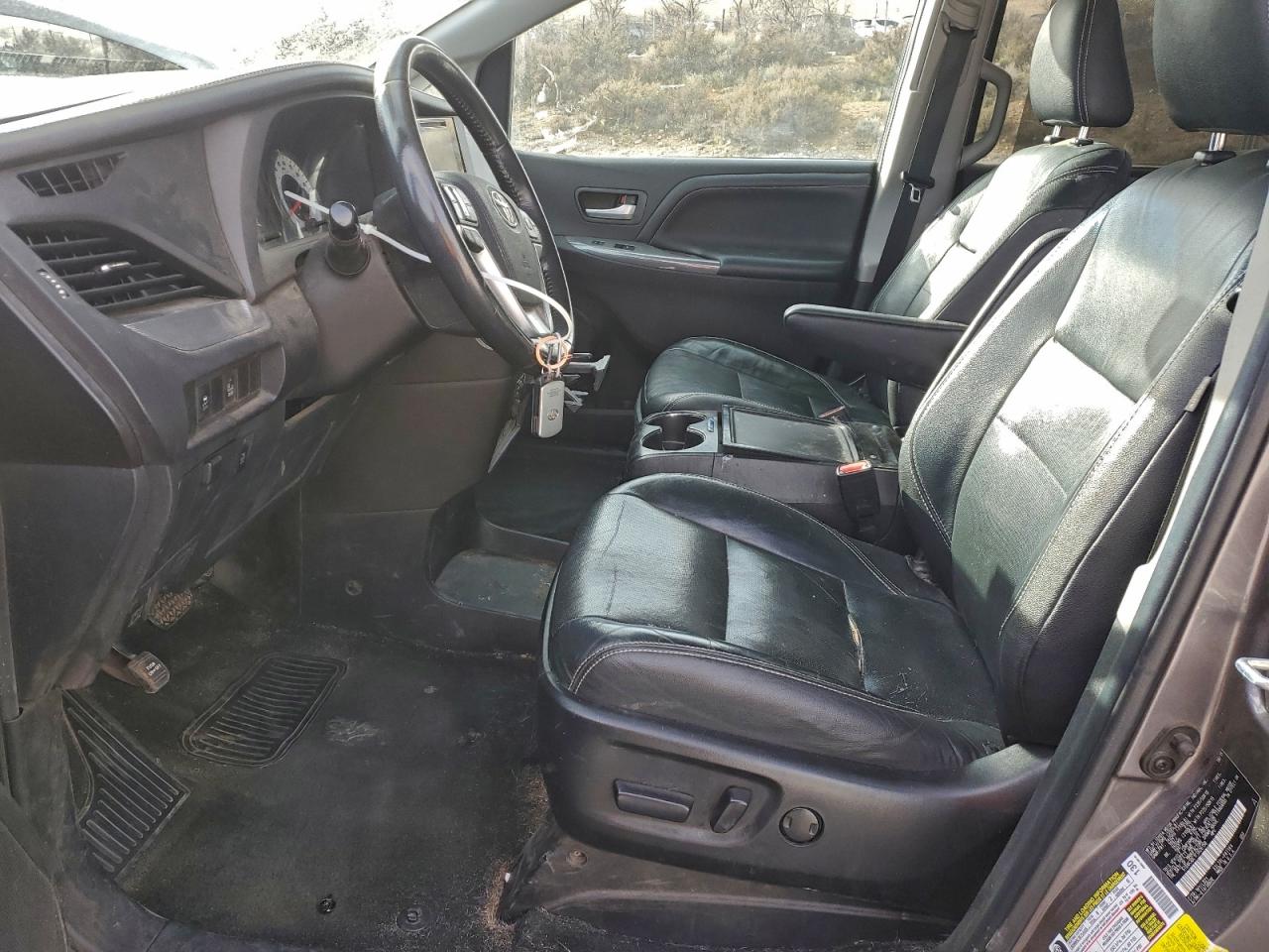 Toyota Sienna Sport Image 3