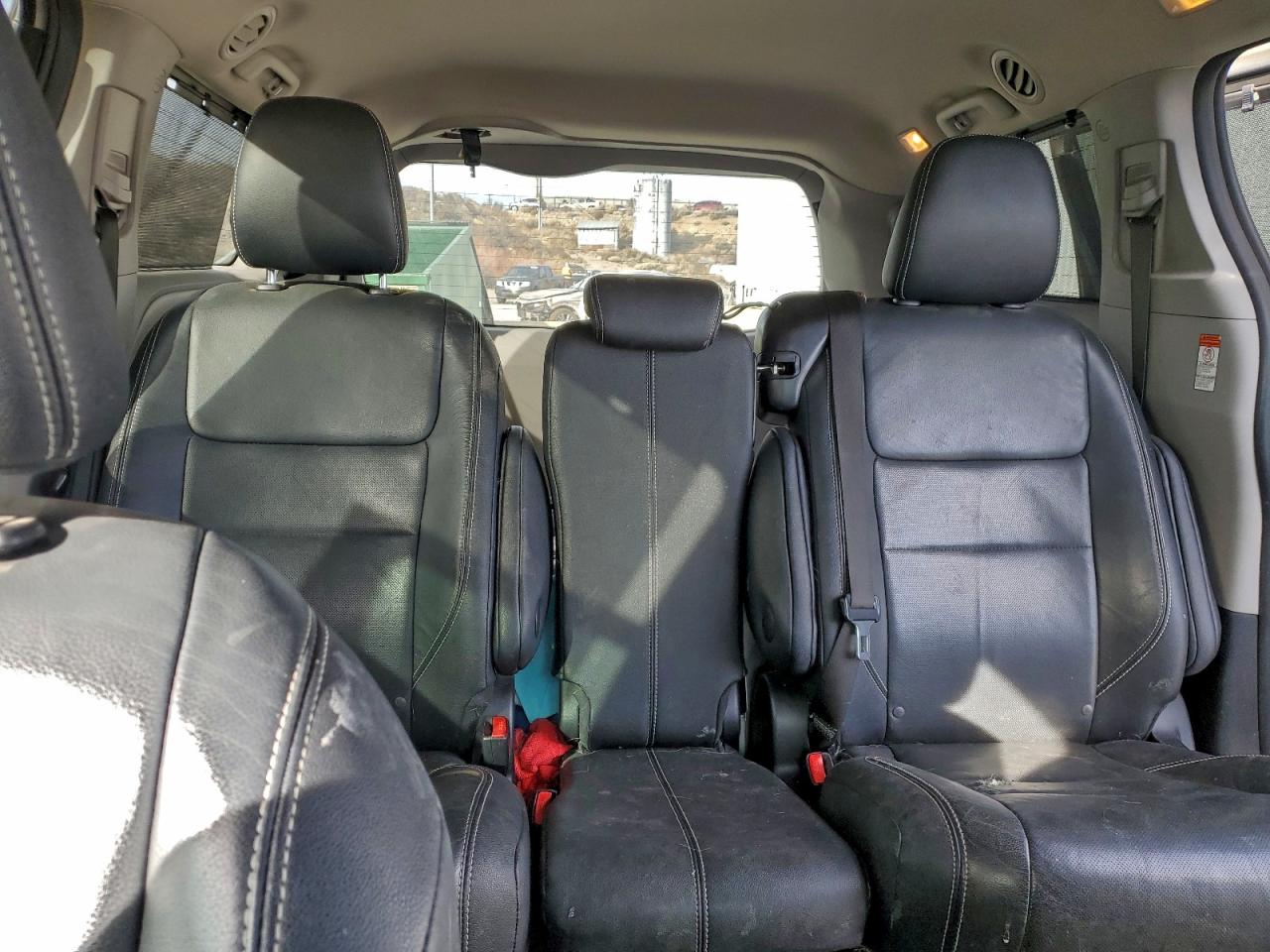 Toyota Sienna Sport Image 9