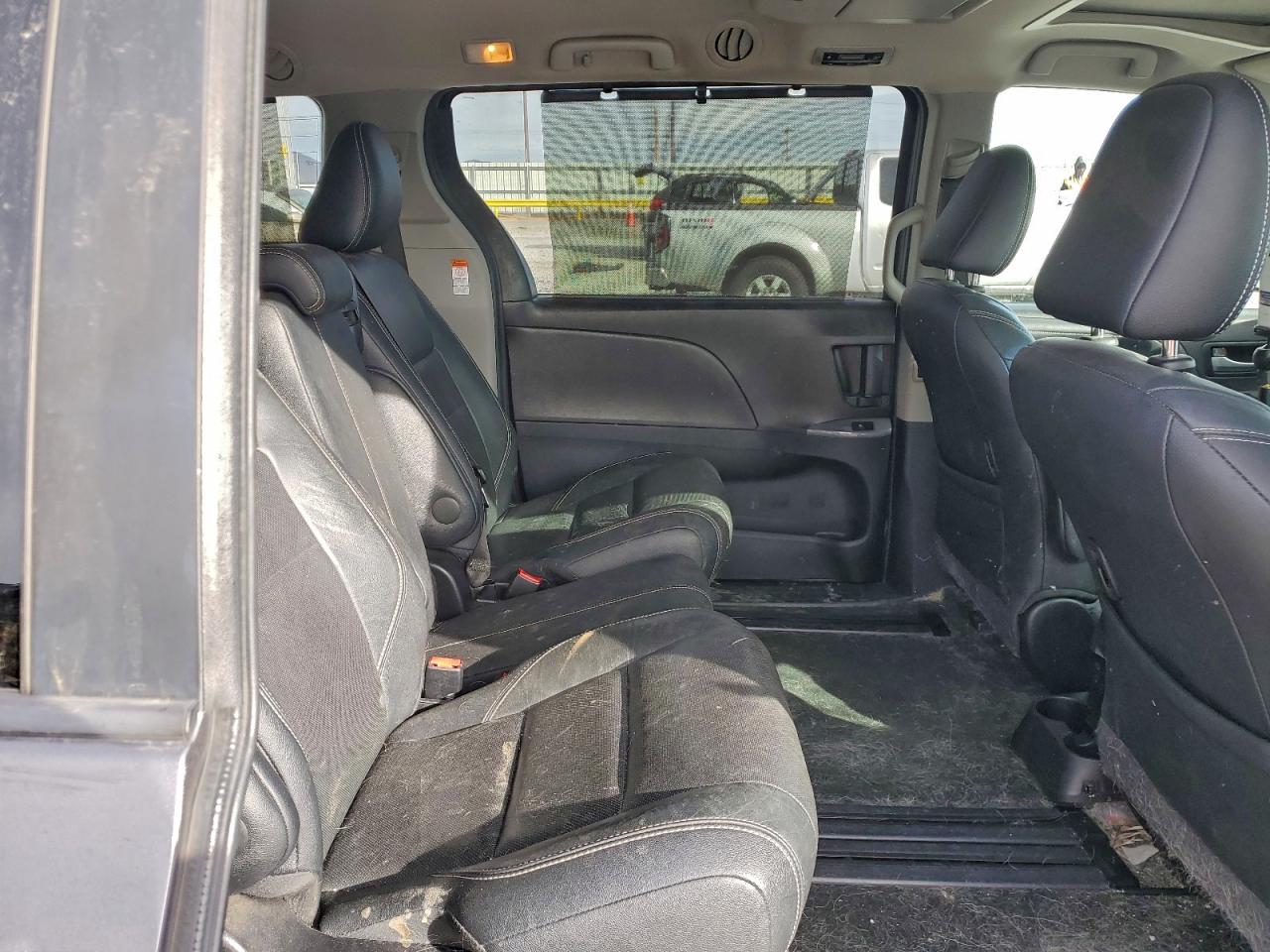 Toyota Sienna Sport Image 13