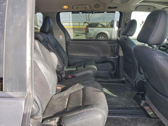 Toyota Sienna Sport Image 13