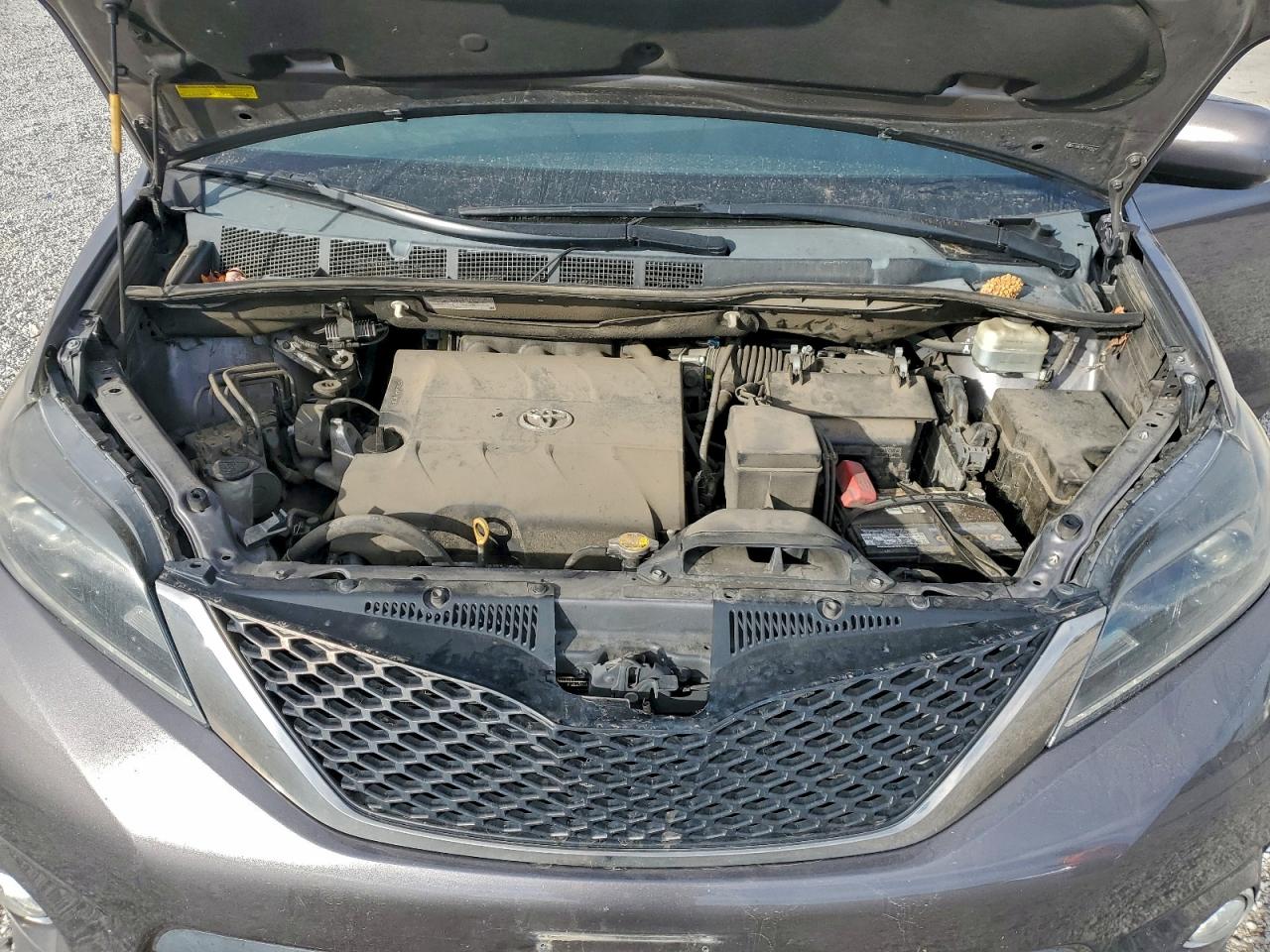 Toyota Sienna Sport Image 12