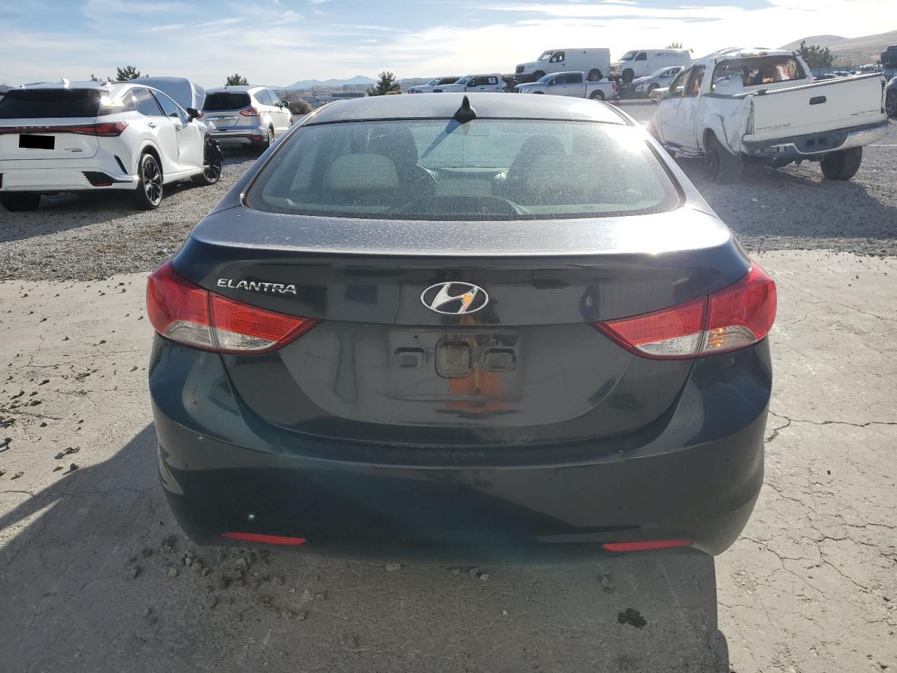 Hyundai ELANTRA Gls Image 9