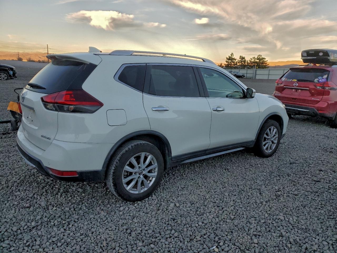 Nissan Rogue S Image 5