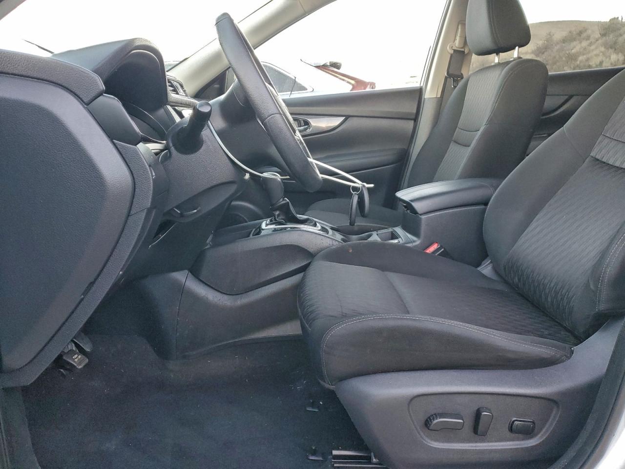 Nissan Rogue S Image 3