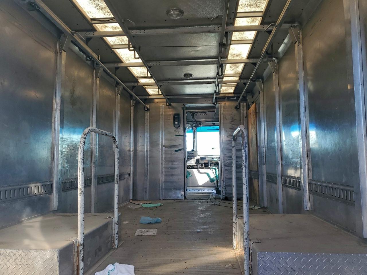 Freightliner Mt45 M Line Walk-in Van Image 3