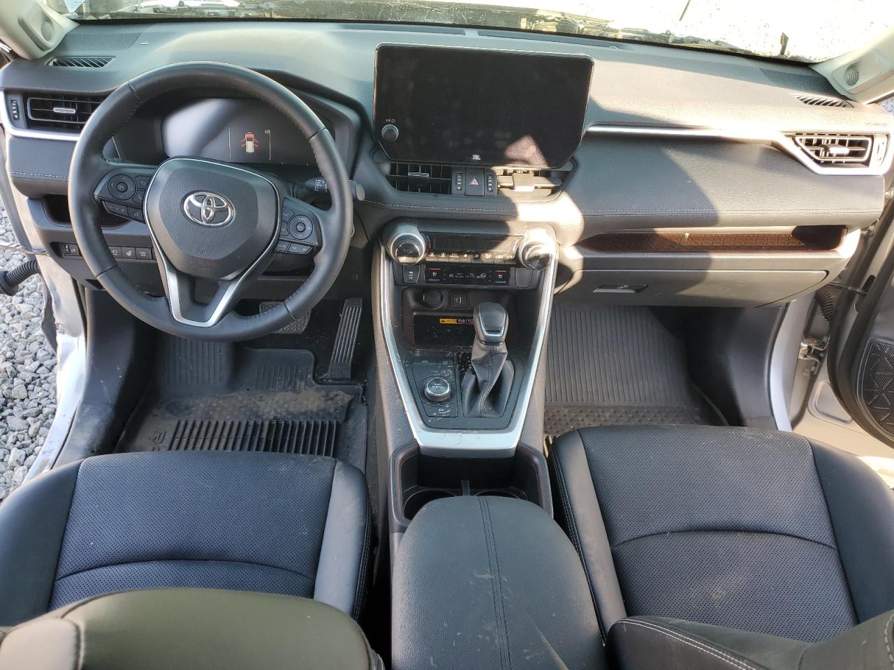 Toyota RAV4 Limited Image 6