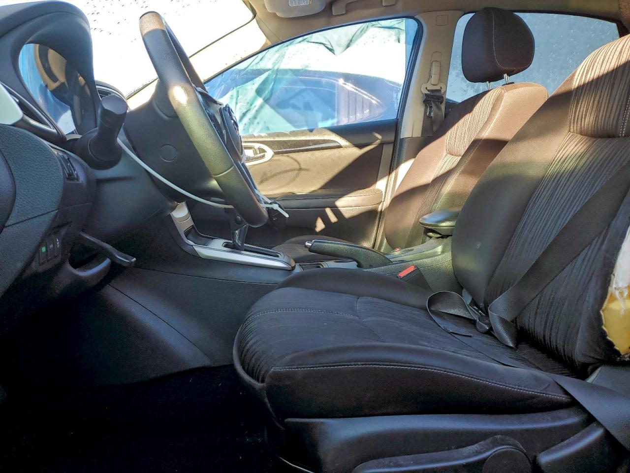 Nissan Sentra S Image 7