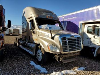  Salvage Freightliner Cascadia 1