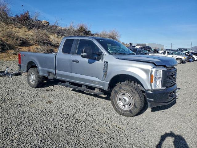 Ford F-350 Super Duty Image 6