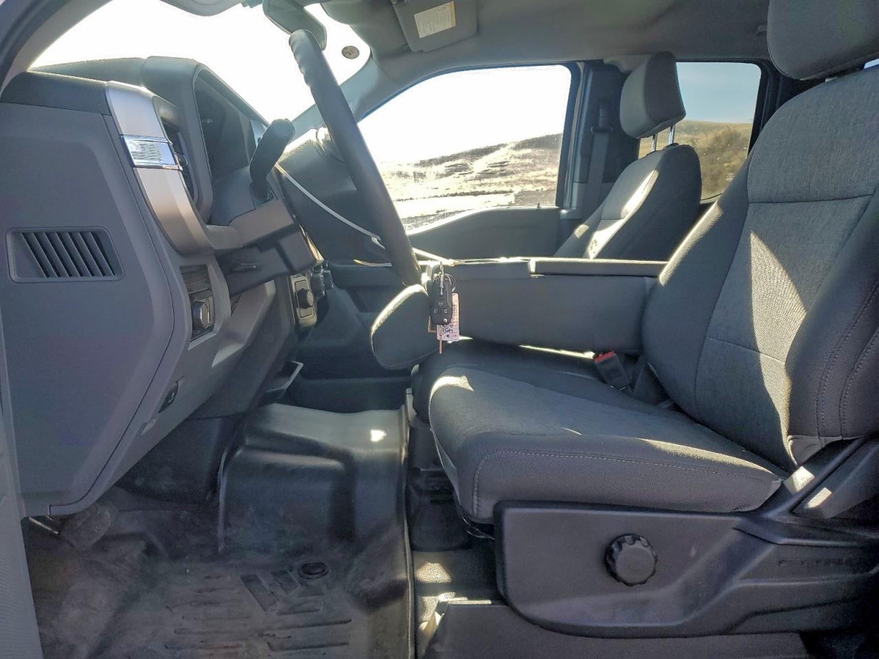 Ford F-350 Super Duty Image 2