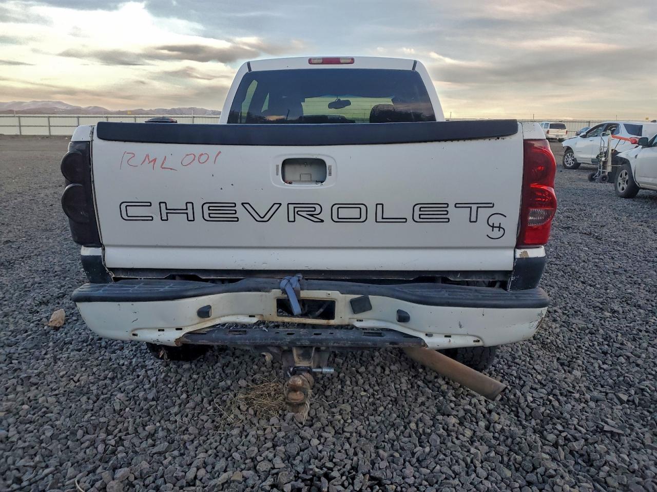 Chevrolet Silverado K2500 Heavy Duty Image 2