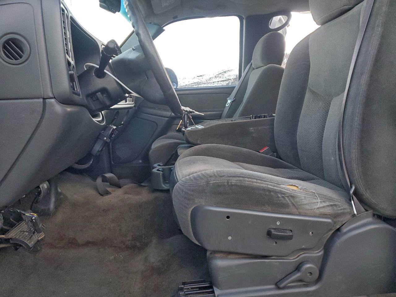 Chevrolet Silverado K2500 Heavy Duty Image 10