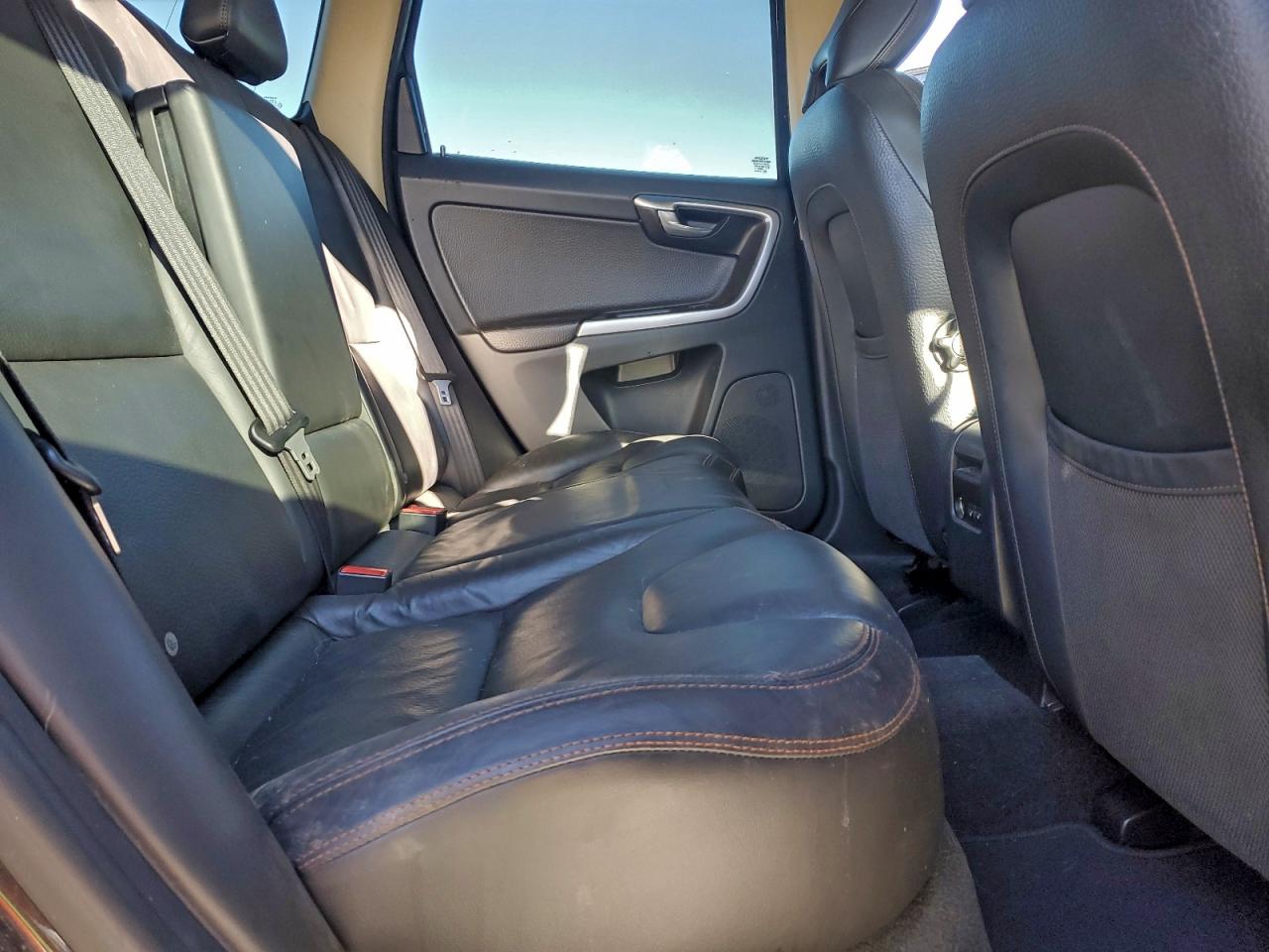 Volvo XC60 T6 Image 12