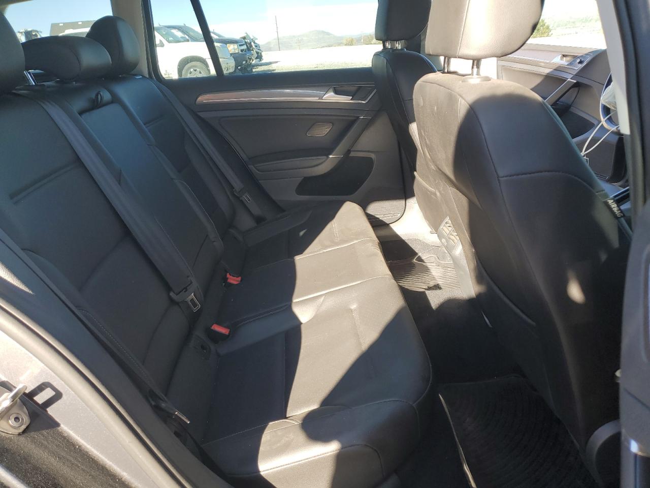 Volkswagen Golf S Image 13