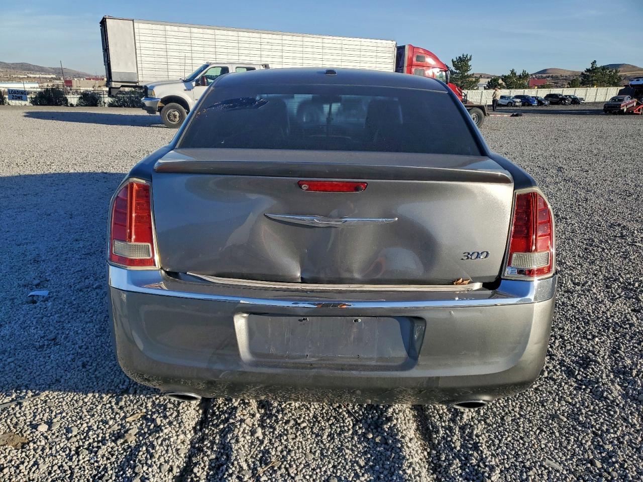 Chrysler 300 Limited Image 7