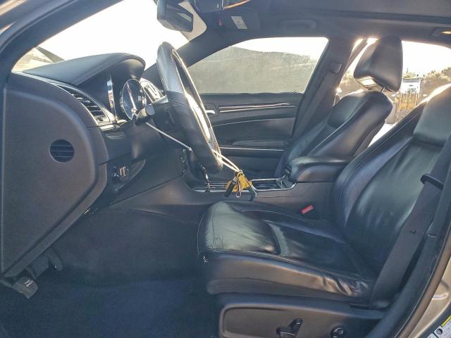 Chrysler 300 Limited Image 9