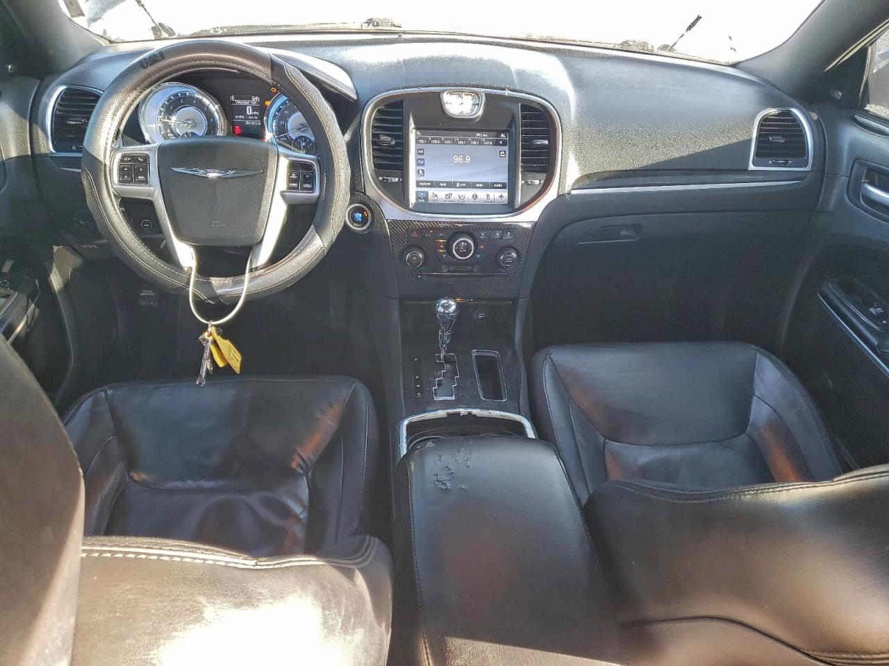 Chrysler 300 Limited Image 6