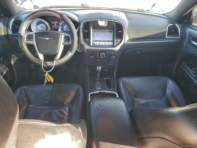 Chrysler 300 Limited Image 6